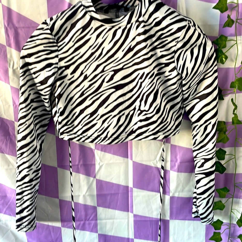 Zebra tie top cropped size xs